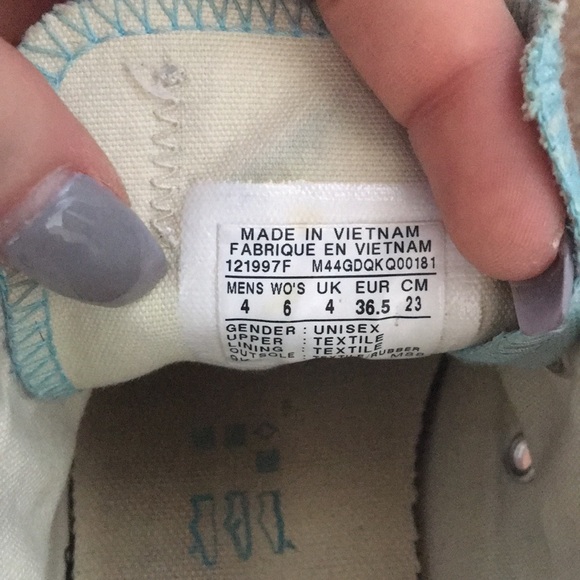 Converse - Picture 2 of 2